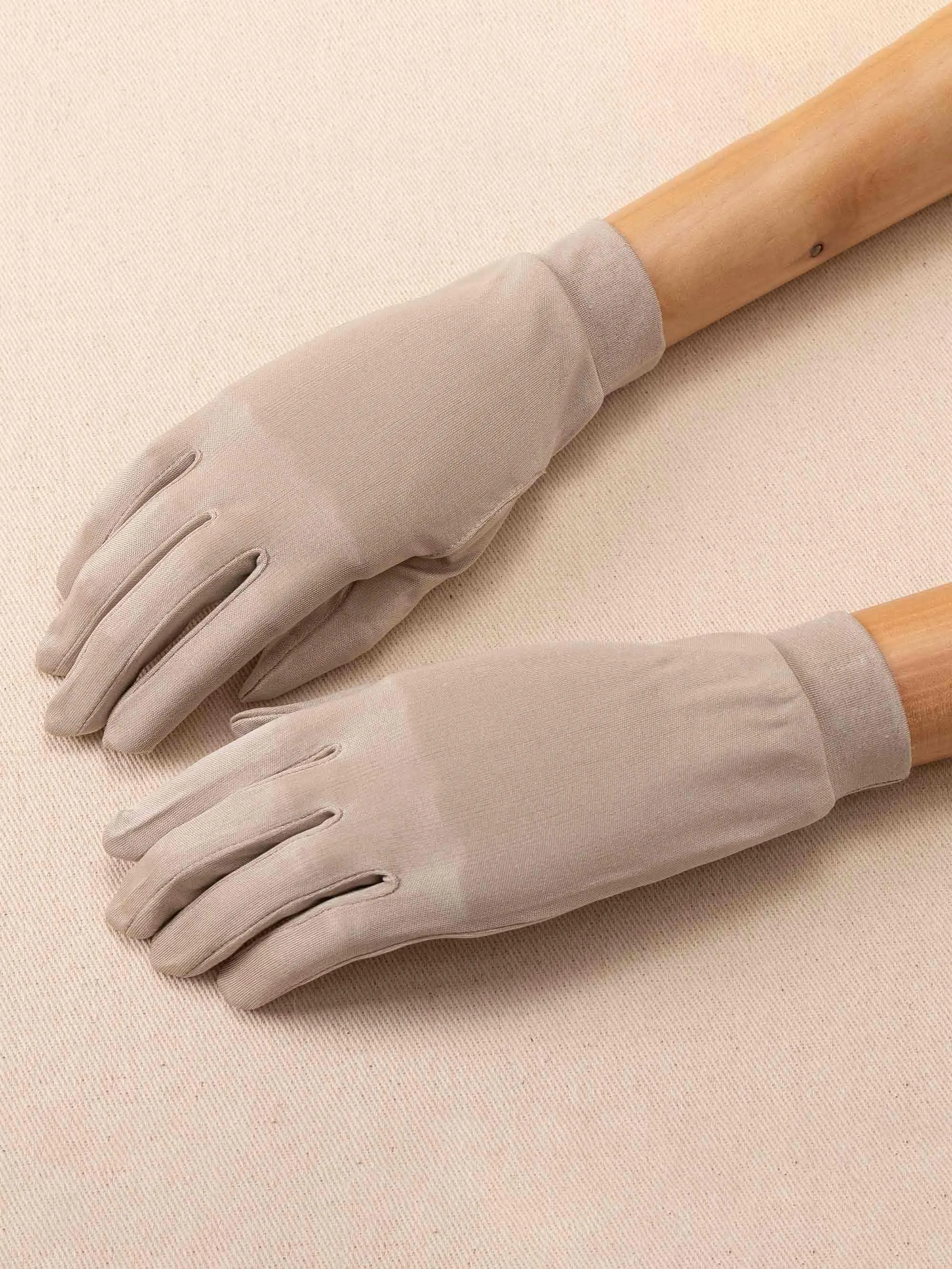 Silk Sleeping Gloves